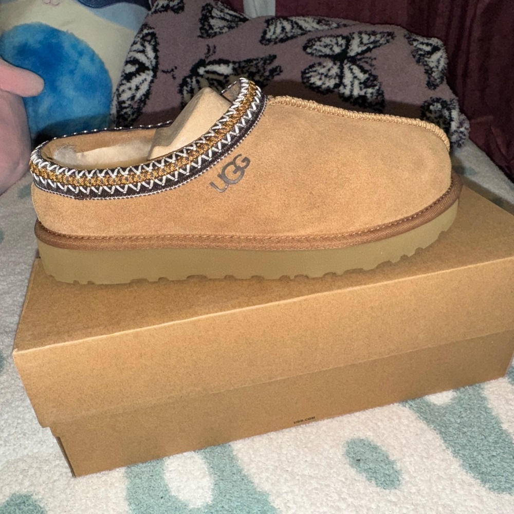 UGG Women's Tasmans Size 9